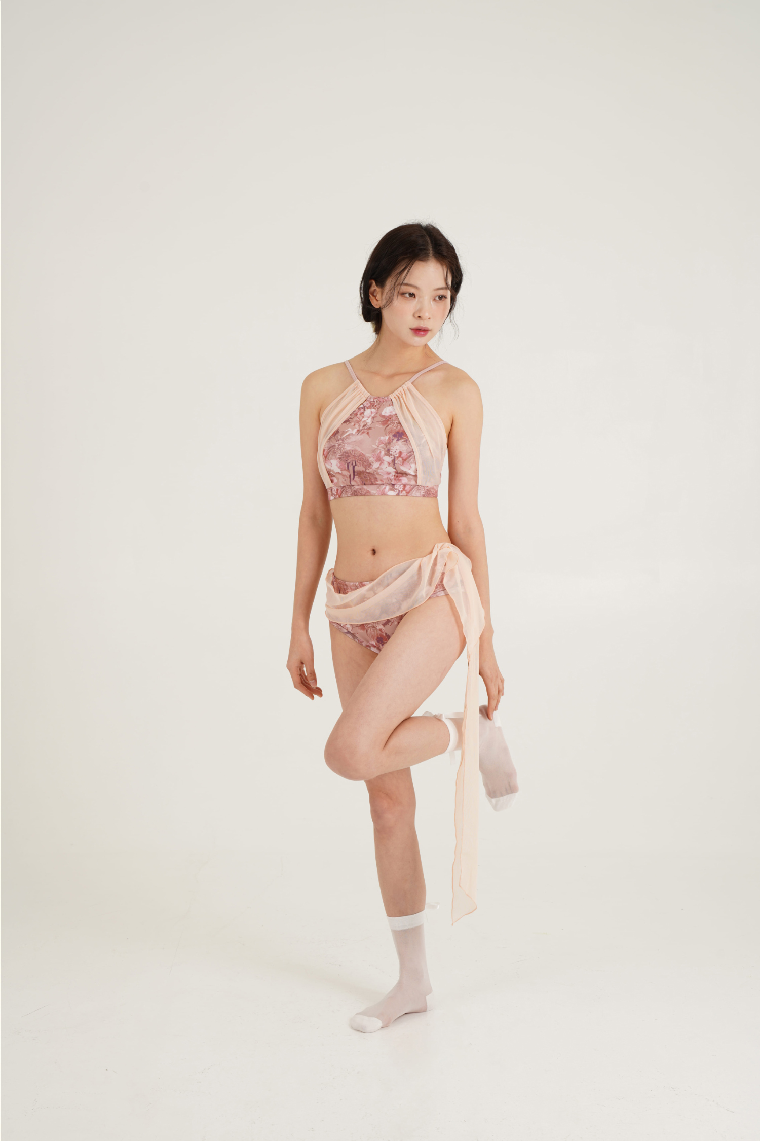 Swimsuit/Underwear Model Wearing Image-S22L1